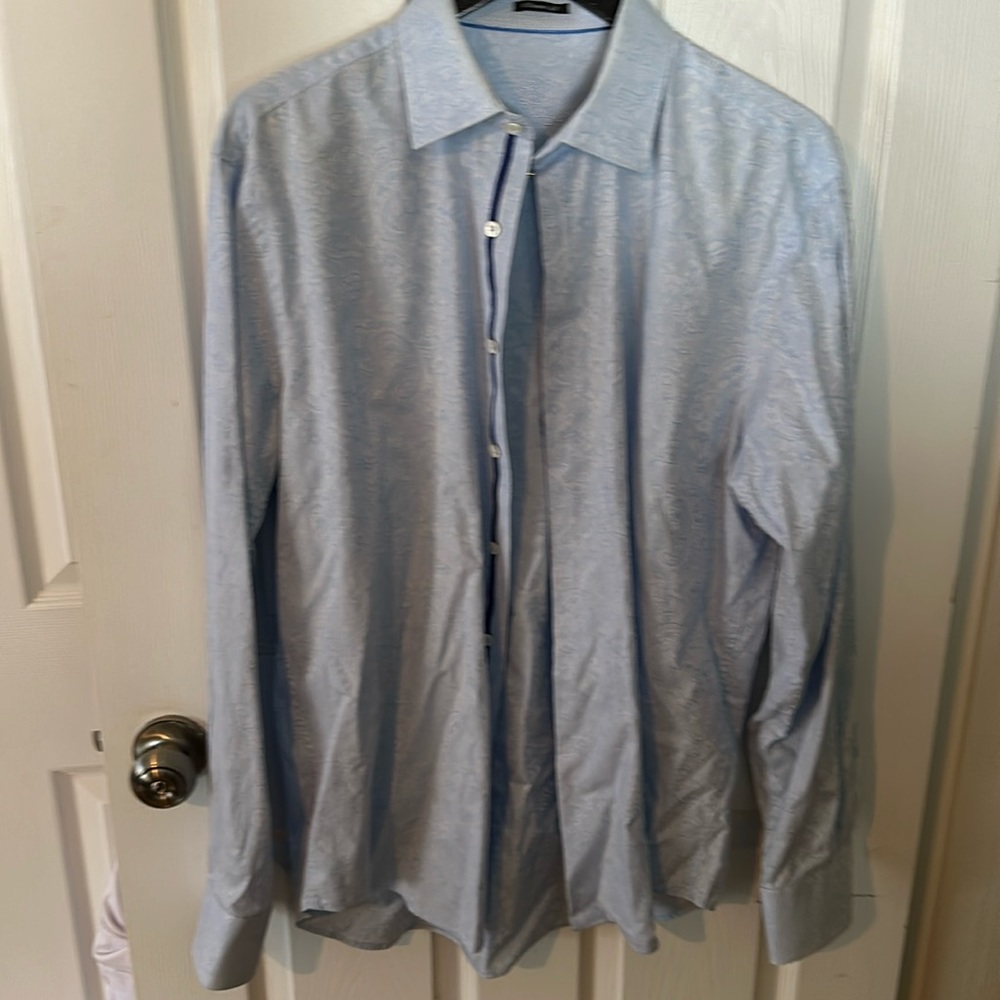 EUC light blue paisley print bugatchi men's button up shirt